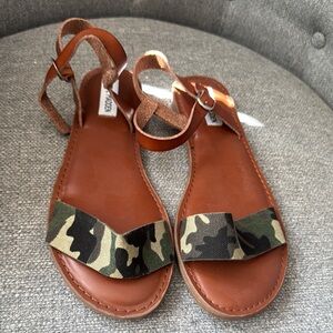 Steve Madden Brown and Green Camouflage Sandals
